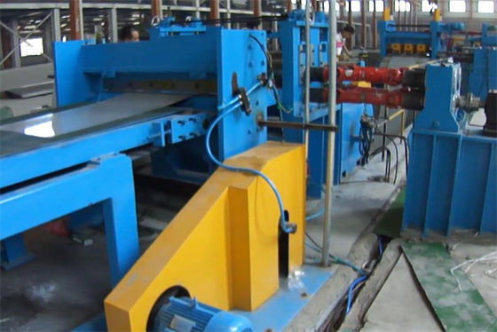 La précision a coupé à la ligne acier de bobine de longueur de tôle a coupé à la ligne 0.3-3 x 1300 de longueur