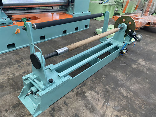 Chargement déchargeant l'acier de tôle mince de voiture de machine de fente de bobine de berceau de plancher fendant la ligne