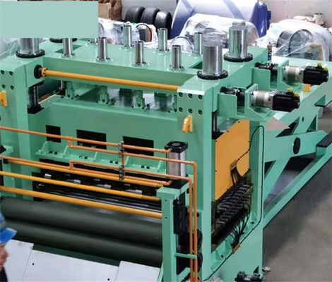 La coupe en aluminium en métal à la mouche rotatoire de cisaillement de machine de longueur a coupé à la ligne la machine 3 x 1800 de longueur