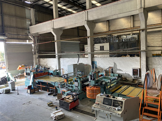 Précision de feuille de haute précision fendant des lignes règlage 1250mm 300KW de recul de bord en métal