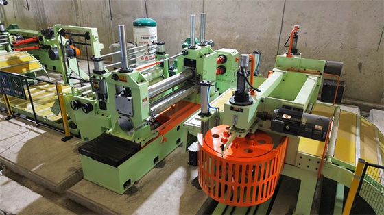 6 Servo Hi Leveler coupé à la ligne de longueur avec un décortiqueur de bords et des double-empilatrices