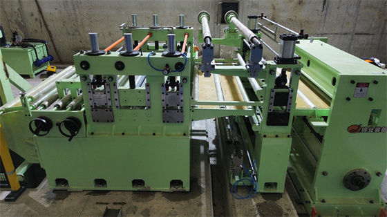 6 Servo Hi Leveler coupé à la ligne de longueur avec un décortiqueur de bords et des double-empilatrices