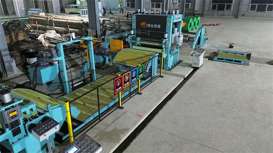Acier inoxydable 6 Hi niveau coupé à la ligne de longueur avec l'emboutissage de bord