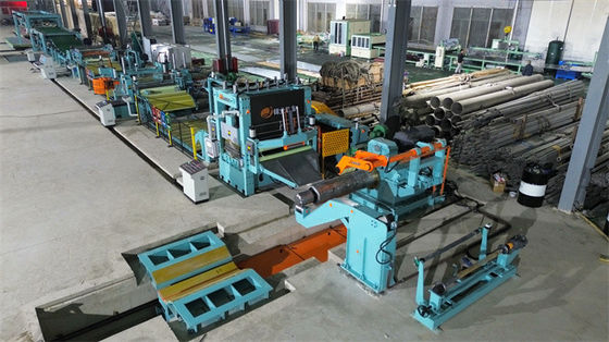 Ligne de servo-coupe à longueur de haute précision pour bobines en acier inoxydable avec découpage des bords