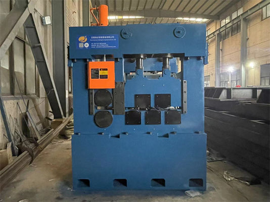 Machine de découpe de bobine d'acier HR de grande portée pour 16 X 2000 Q195 Q235 08 en acier