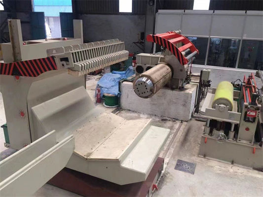bobine 200mpm en acier à grande vitesse fendant la ligne avec la voiture de bobine de berceau de plancher